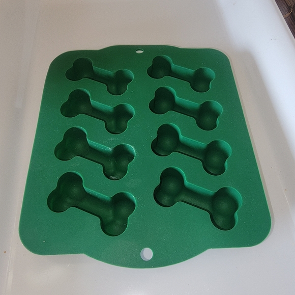 New Dog Bone Silicone Tray Pan Mold - Picture 2 of 3